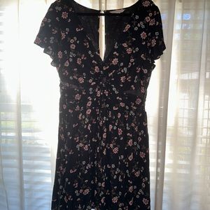 5/$25✨AE OUTFITTERS KEYHOLE FLORAL SUMMER DRESS